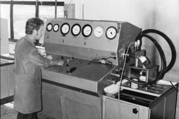 Pump testing on a test bench – archive photo